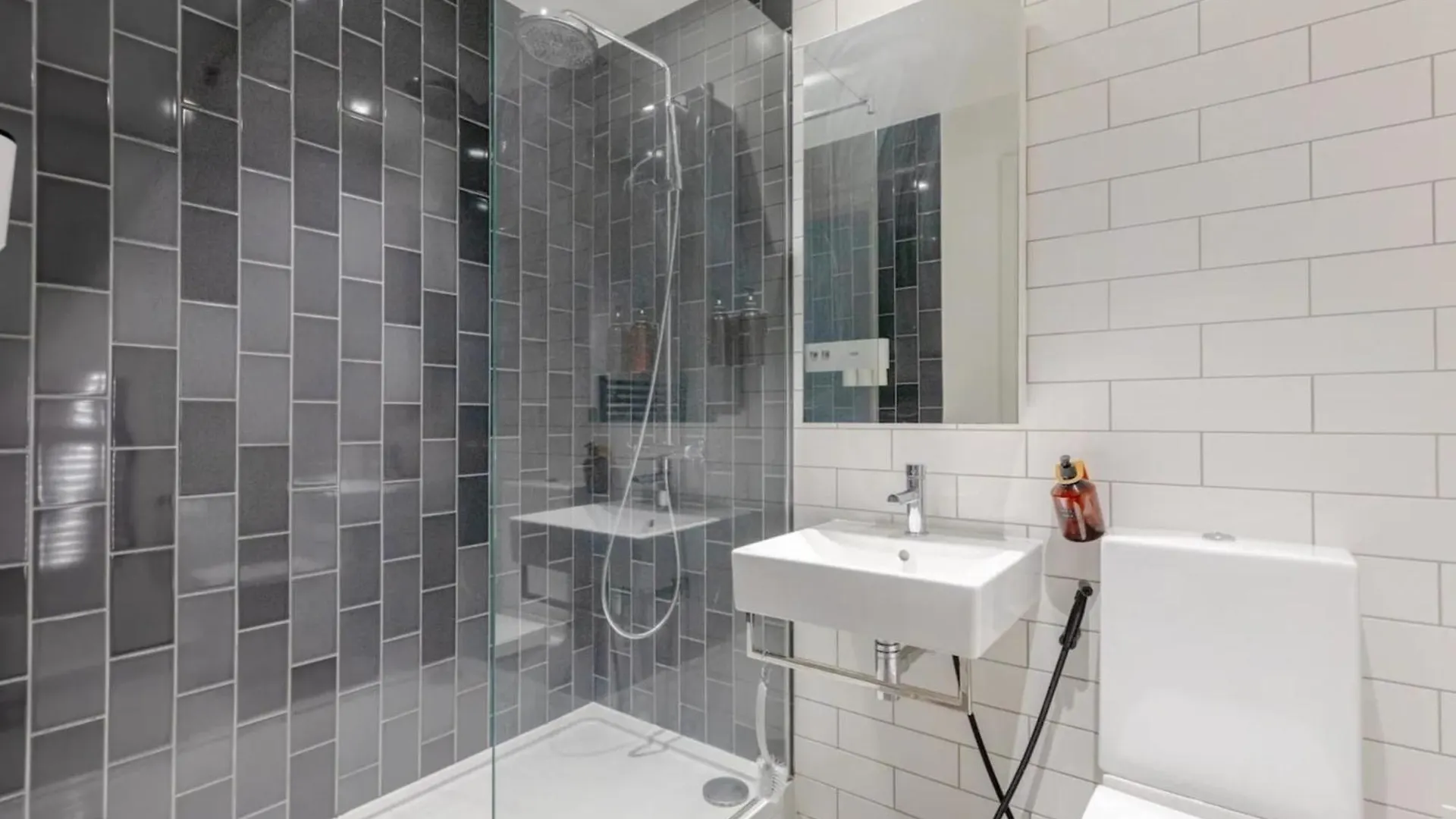 Charm & Convenience 3 Bed Near Excel London Apartment 0*,  United Kingdom